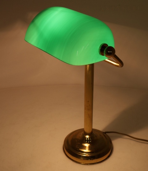 stołowa lampa bankierska z zielonym szkłem
