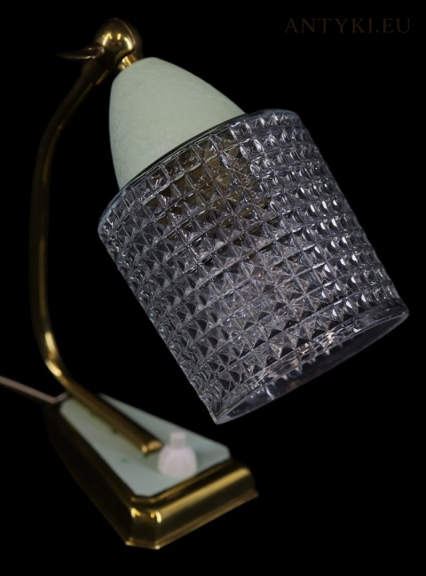 lampka na biurko mid-century modern z zielonym detalem