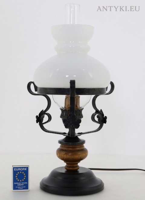 lampka na stolik w nostalgicznym stylu