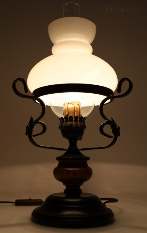 góralska lampka stołowa
