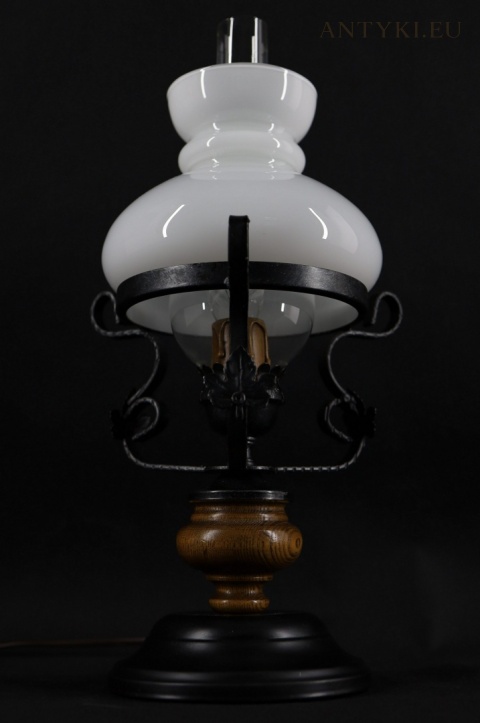 lampka stołowa do wiejskiej chaty
