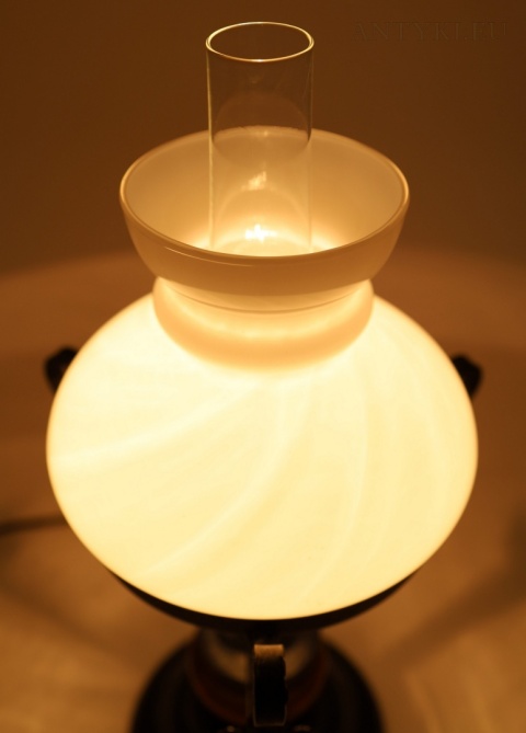 starodawna lampka stołowa rustykalna