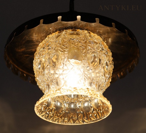 Rustykalna lampa wisząca vintage ze szklanym kloszem – lata 70.