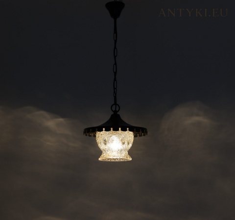 rustykalna lampa do przedpokoju i wiatrołapu