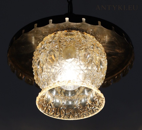 Rustykalna lampa wisząca vintage ze szklanym kloszem – lata 70.