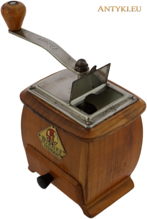 drewniany młynek vintage z metalowym mechanizmem