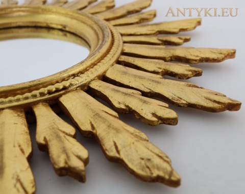 zbliżenie płomienistych promieni i przetarć złocenia