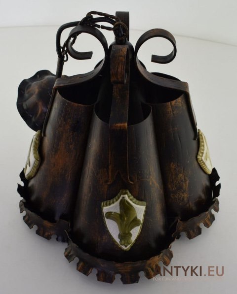 Lampa rycerska templariuszy kuta lampa rustykalna do zamku karczmy oświetlenie do gospody