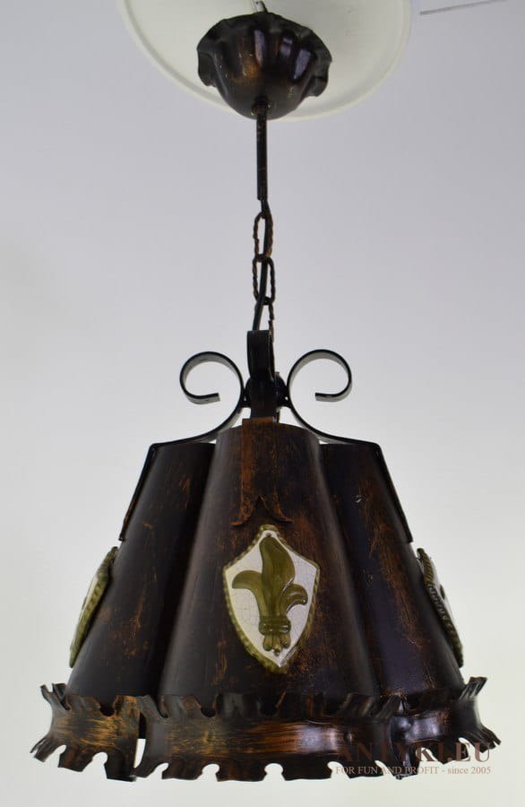 Lampa rycerska templariuszy kuta lampa rustykalna do zamku karczmy oświetlenie do gospody
