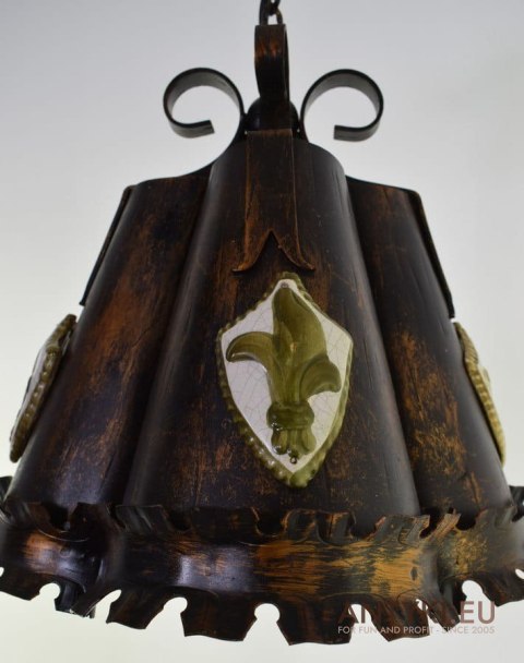 Lampa rycerska templariuszy kuta lampa rustykalna do zamku karczmy oświetlenie do gospody