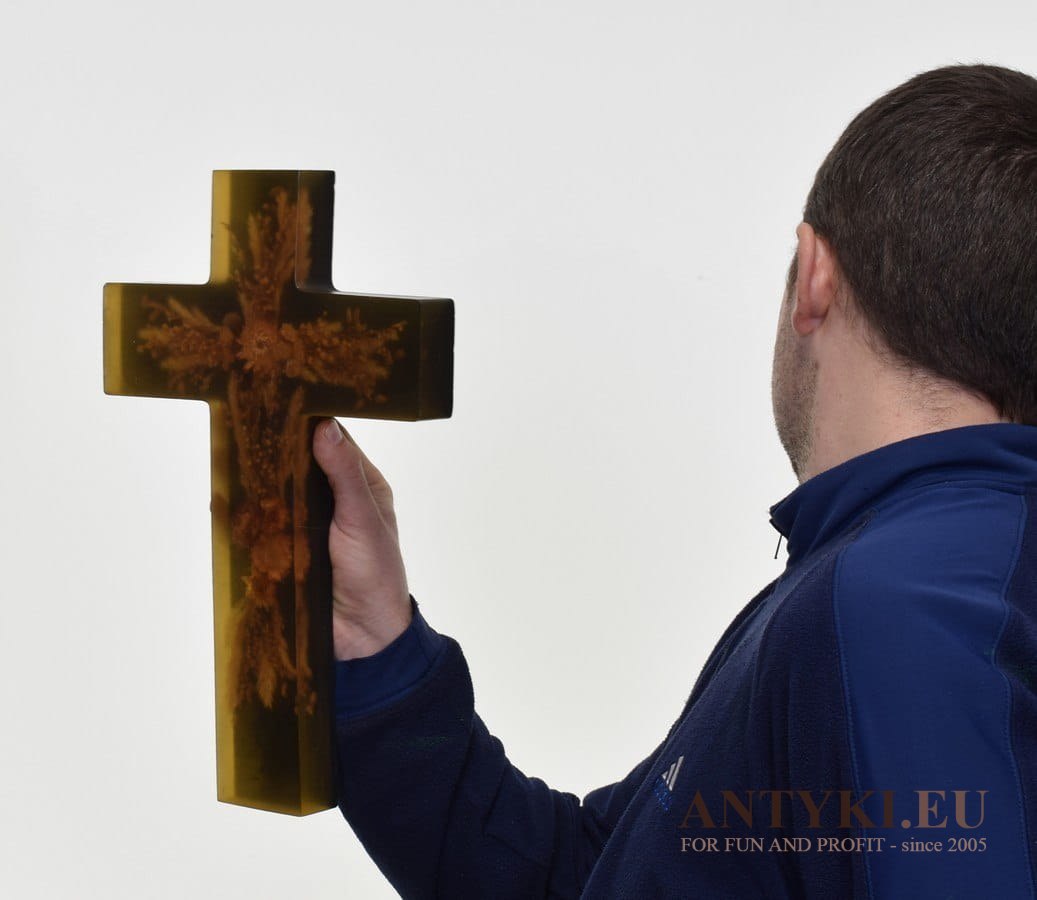 Leżący krzyż na ołtarz kładziony krzyżyk na trumnę nietypowy antyk kościelny