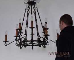 Muzealny kuty żyrandol antyk do skansenu chaty rustykalnej lampa wisząca do karczmy knajpy