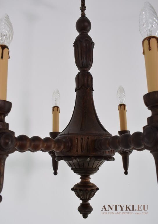 Muzealny żyrandol Brevete. Oryginalna drewniana rzeźbiona lampa sufitowa. Prawdziwe antyki.