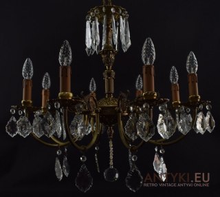 Muzealny żyrandol kryształowy. Starodawny chandelier pałacowy antyk.