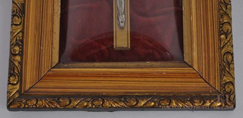Obraz z drewnianych ramach. Jezus Chrystus pod szkłem.