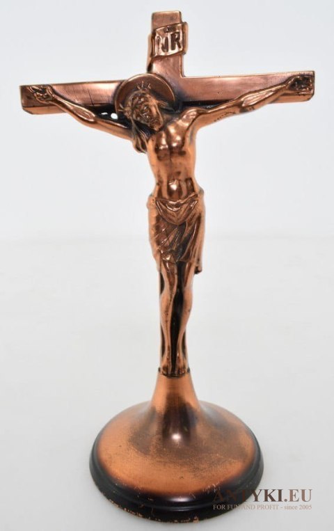 Ozdobny krzyżyk pasyjka na biurko z Jezusem Chrystusem