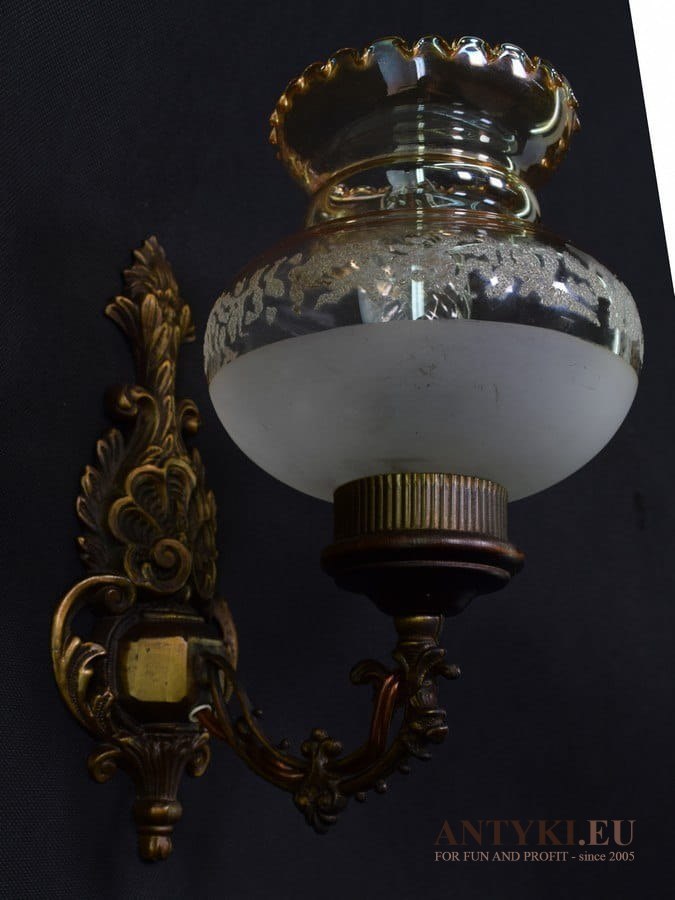 Plebejski kinkiet z kloszem oświetlenie ruralistyczne lampa włościańska rustykalna