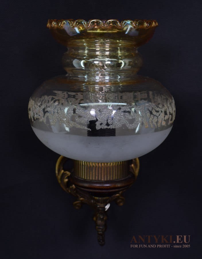 Plebejski kinkiet z kloszem oświetlenie ruralistyczne lampa włościańska rustykalna