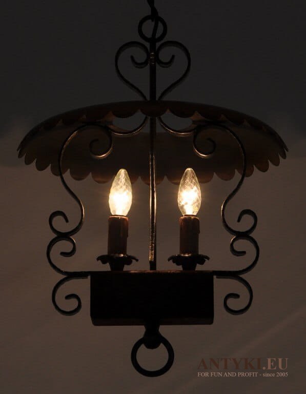Rustykalna lampa sufitowa do karczmy knajpy dworku gospody