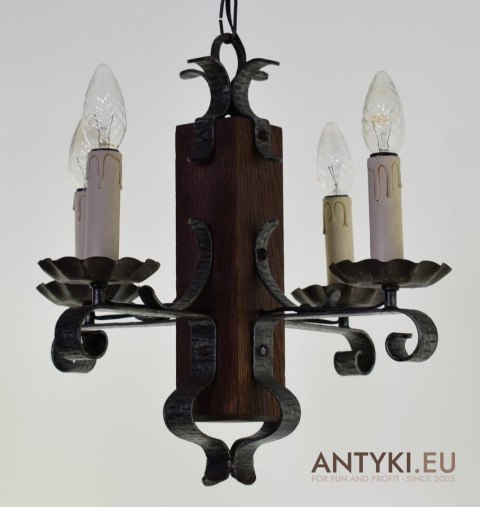 Rustykalna lampa sufitowa góralska do wiejskiej chaty kuty metal i drewno