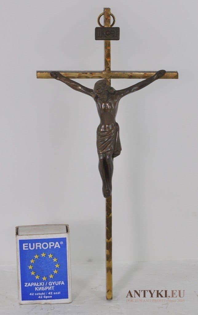 Rustykalny krzyż z Jezusem Chrystusem. Krucyfiks ścienny.