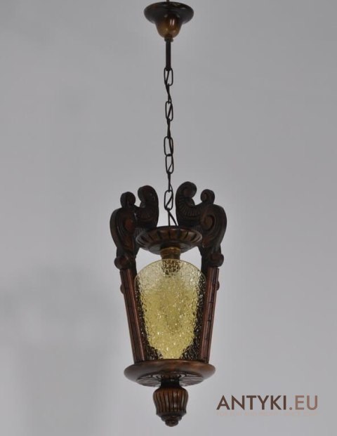 Rzeźbiona lampa eklektyczna z lat 1920. Eklektyzm.