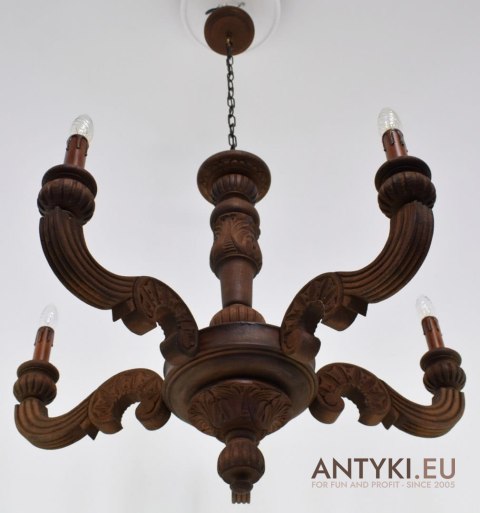 Salonowy rzeźbiony żyrandol do chaty góralskiej. Chandelier eklektyczny antyk.