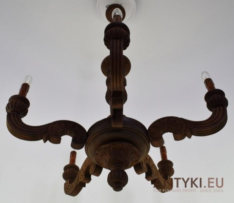 Salonowy rzeźbiony żyrandol do chaty góralskiej. Chandelier eklektyczny antyk.