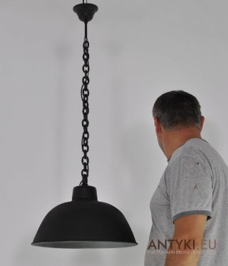 Stara odnowiona lampa do loftu pubu knajpy industrialna