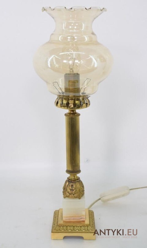 Stara lampka onyksowa z kloszem w stylu retro vintage. Antyki onyx do domu.