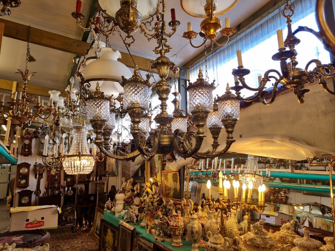 Gdzie kupić stare lampy i żyrandole?