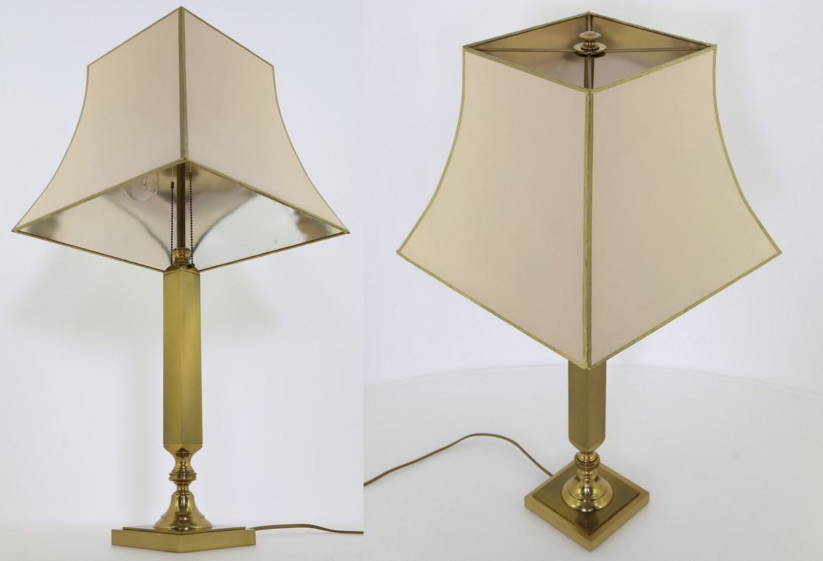 Duże antyczne lampy kolumnowe z mosiądzu – ponadczasowa elegancja z połowy XX wieku