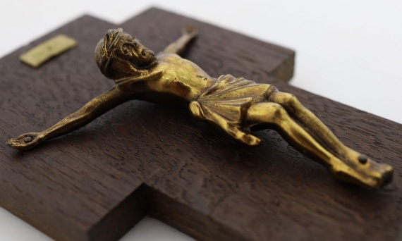 INRI na krzyżu Jezusa Chrystusa – co oznacza i skąd się wzięło?