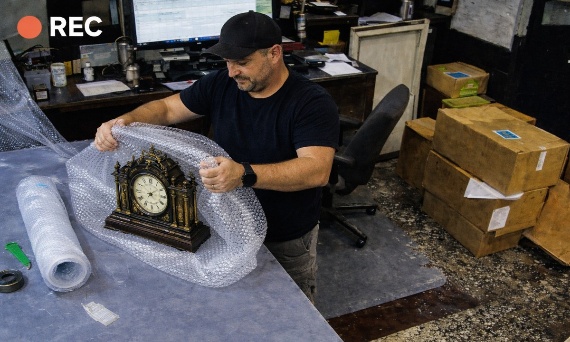 Wysyłka antyków i staroci – jak sprawić, by Twój skarb dotarł w idealnym stanie?