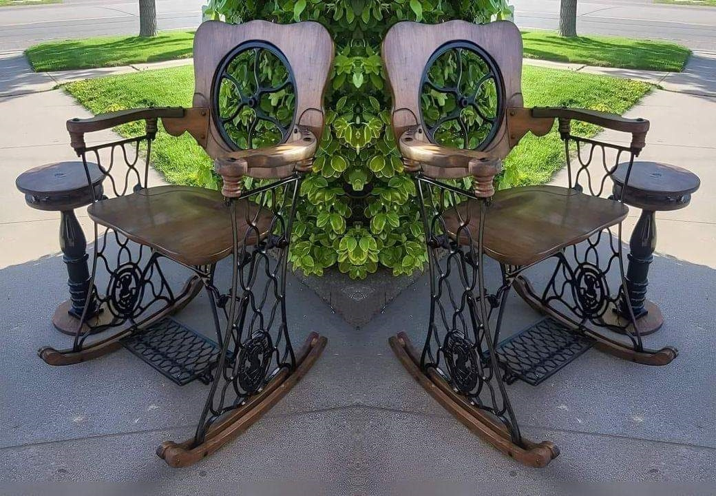 Antyczne Krzesło Bujane – Niepowtarzalny Mebel z Maszyny do Szycia