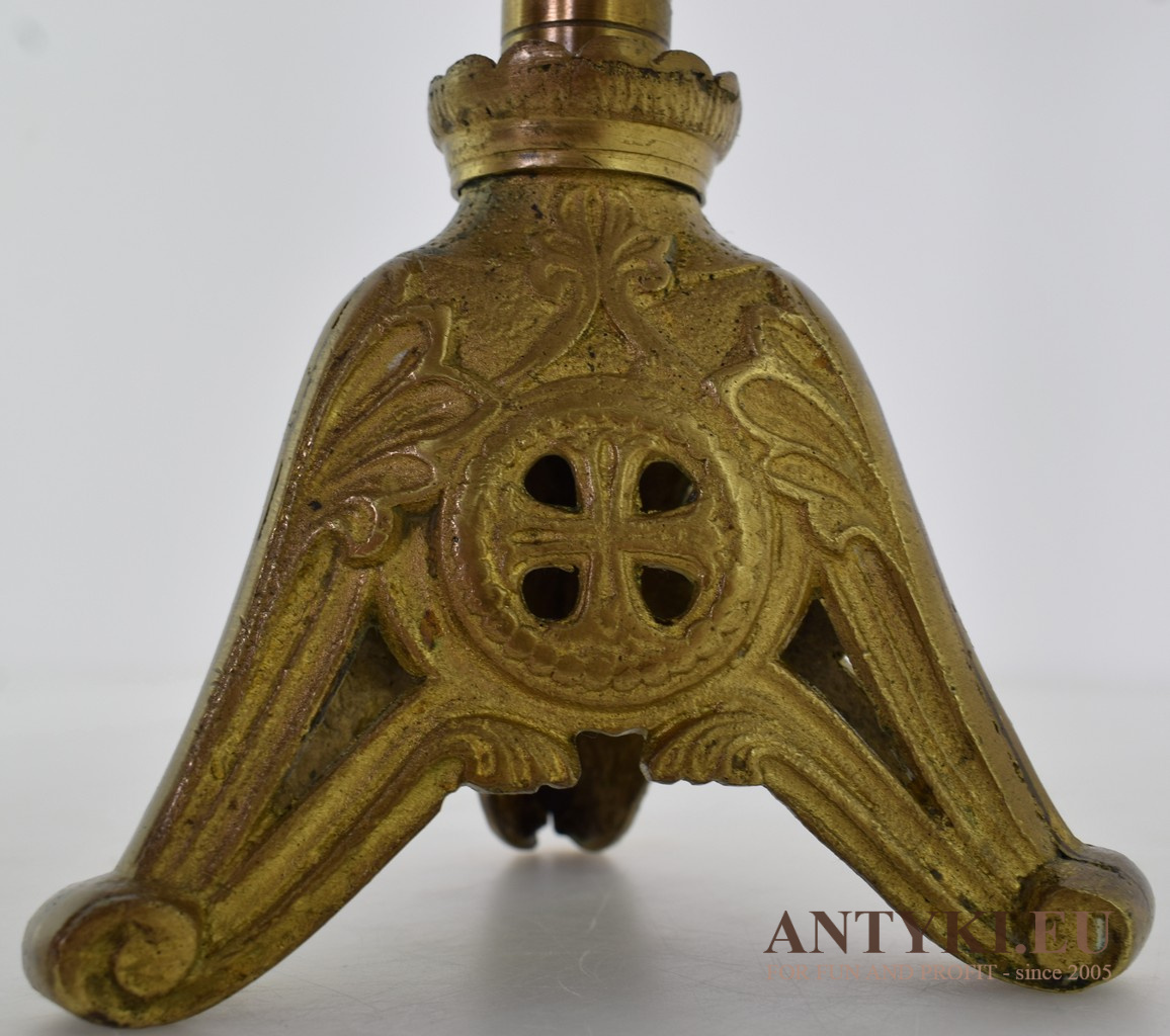 Krzyż Celtycki: Symbolika i Znaczenie w Antycznych Świecznikach i Dekoracjach