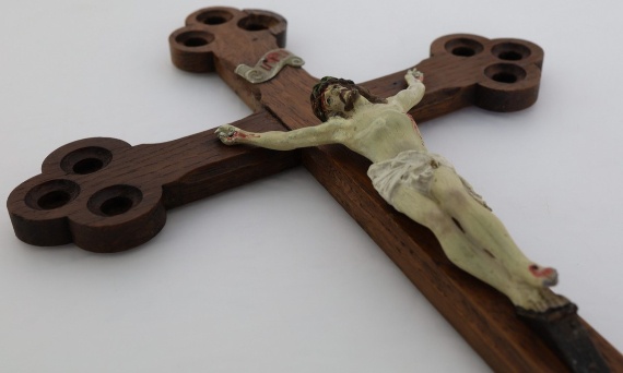 Co podarować księdzu w prezencie? Antyczne pomysły z duszą i znaczeniem