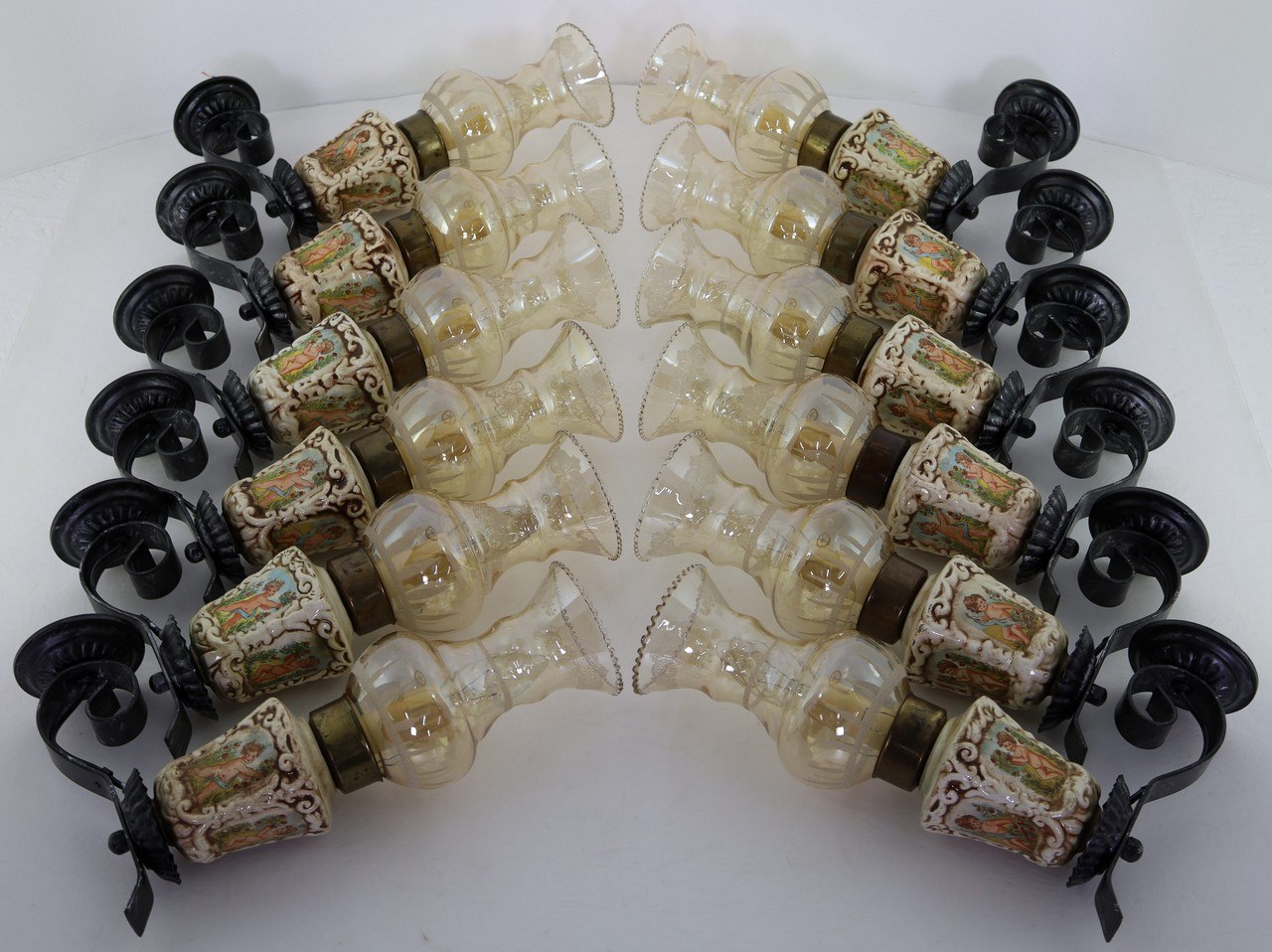 Antyczne kinkiety z cherubinkami