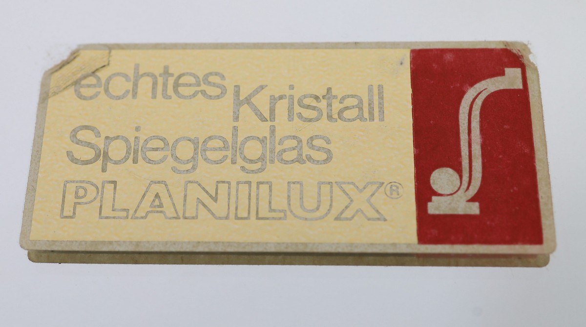 szkło kryształowe w lustrze