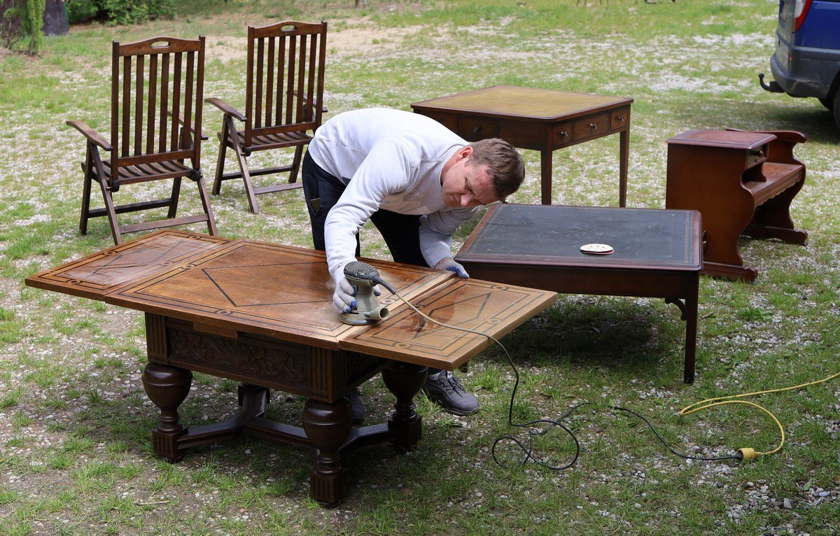 Renowacja starych mebli – czyli krew, pot i politura