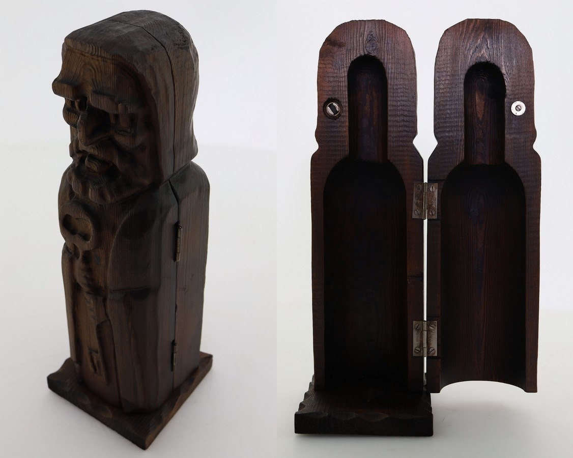 Antyczna skrytka na butelkę alkoholu