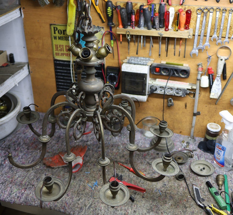 9 kościelne żyrandole