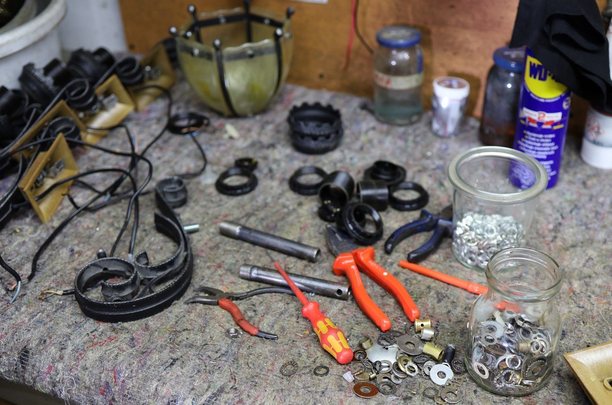 naprawa antycznego oświetlenia