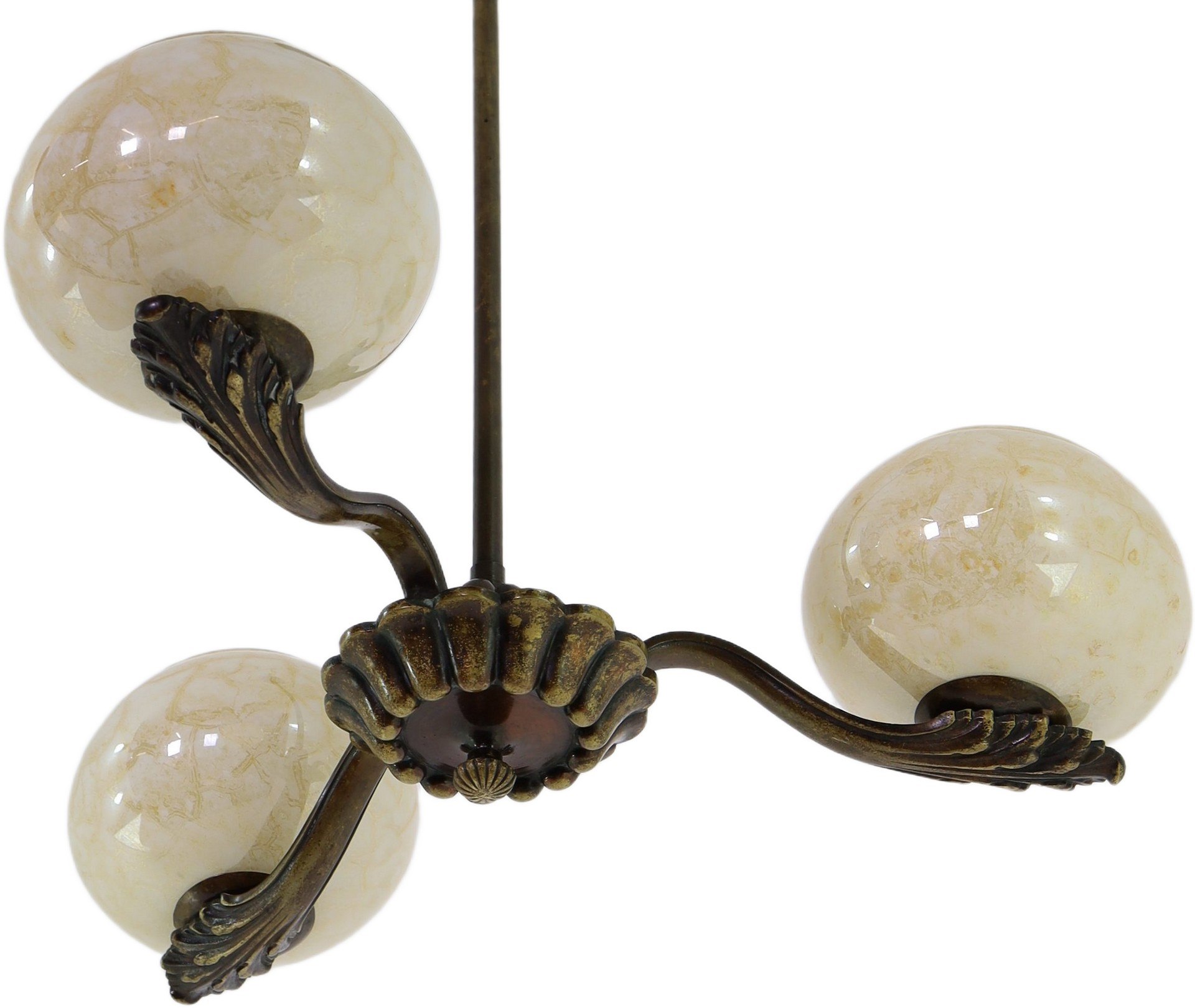 antyczna lampa Art Deco vintage z mosiądzu i szkła z epoki we wnętrzu retro